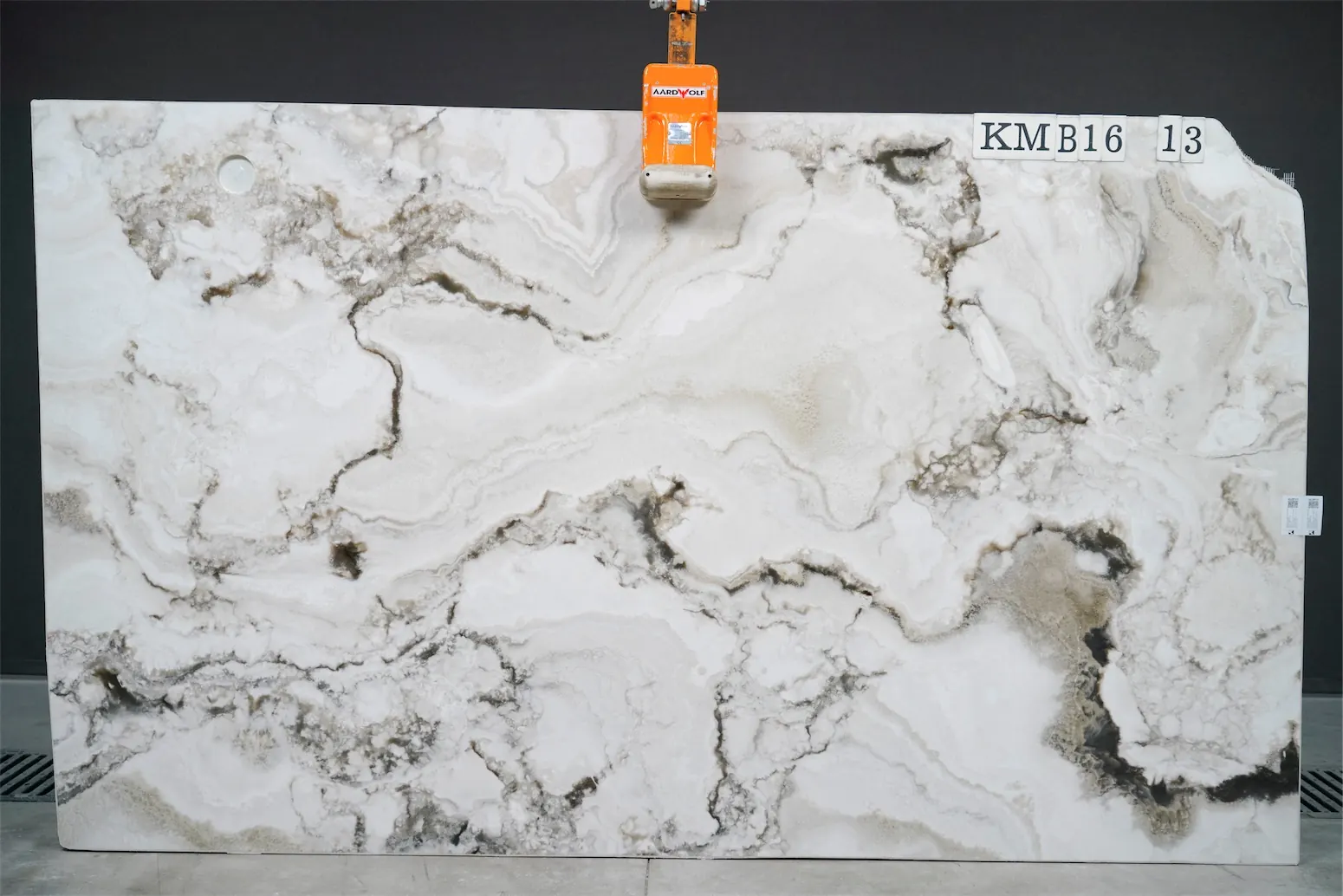Grey White Onyx, оникс — образец натурального камня